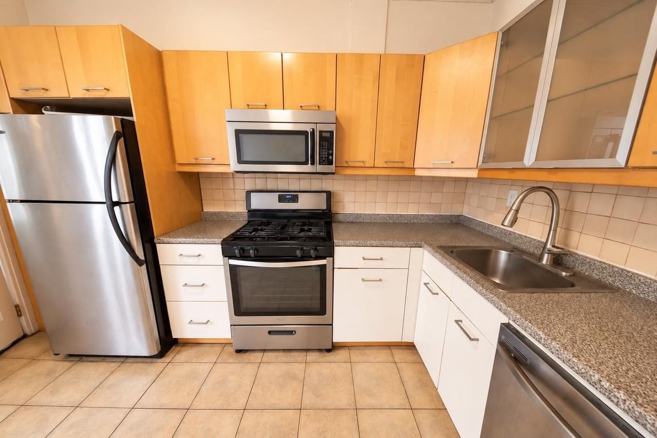37 64th St #2 - Photo 3 of 10