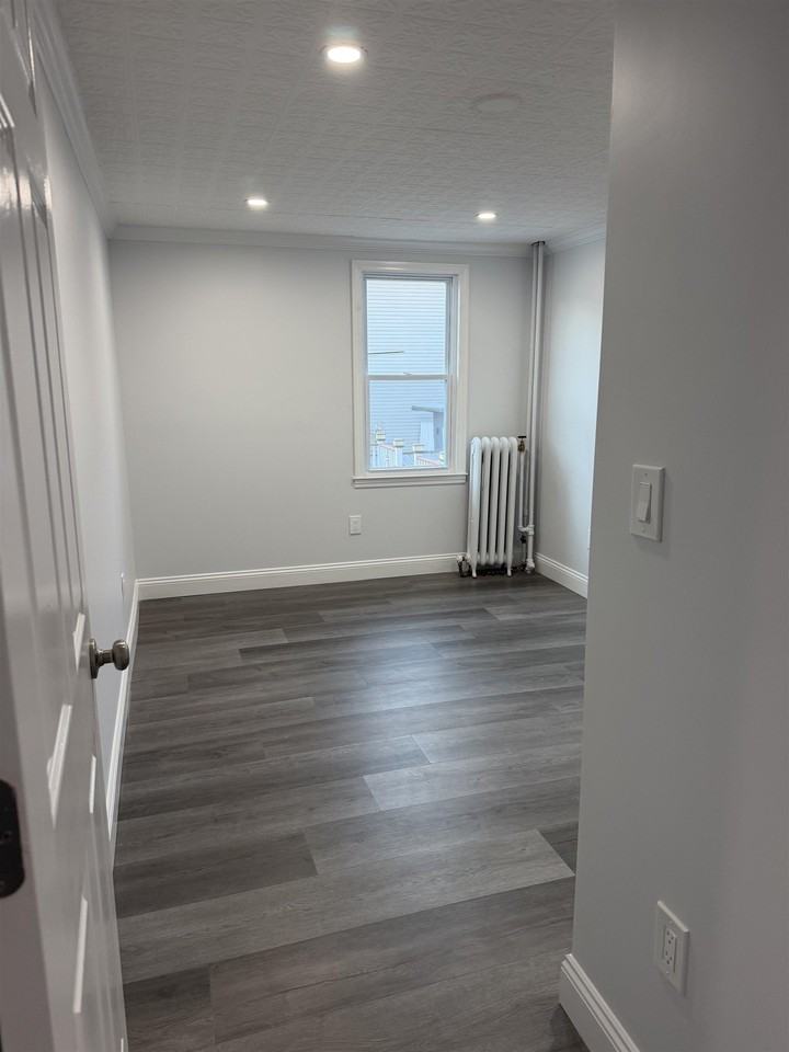 708 8th St #1 - Photo 3 of 14