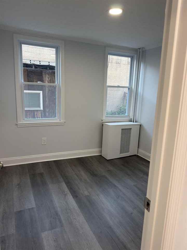 708 8th St #1 - Photo 4 of 14