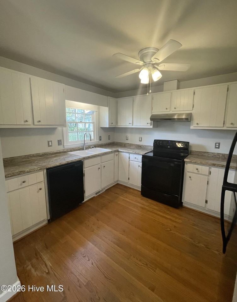 2905 Mandy Ln - Photo 7 of 25