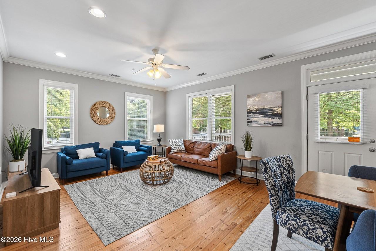 321 Landing Dr - Photo 4 of 24