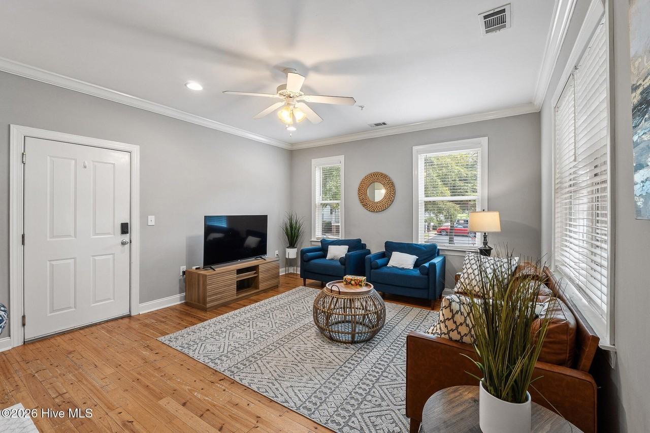 321 Landing Dr - Photo 5 of 24