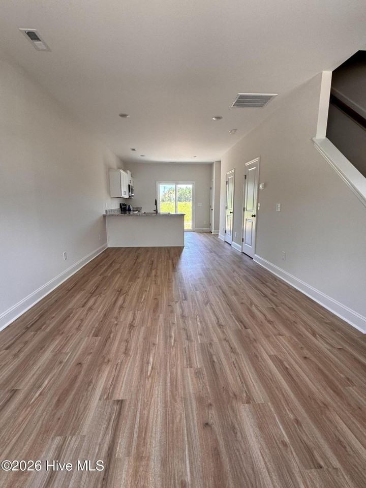 101 Loren Rd - Photo 2 of 7