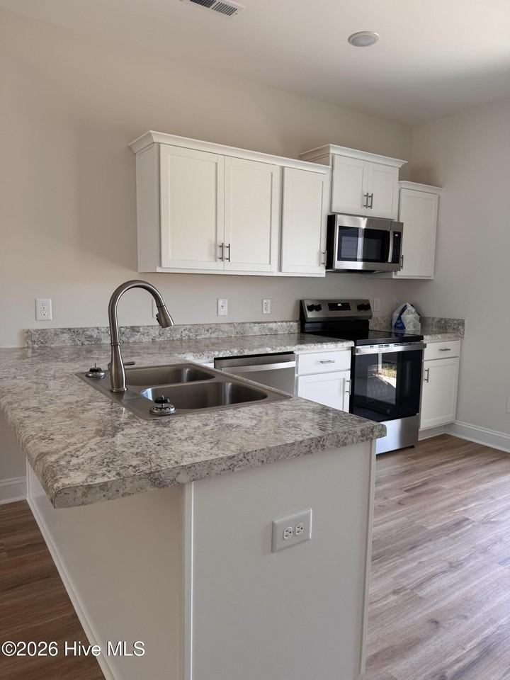 101 Loren Rd - Photo 3 of 7