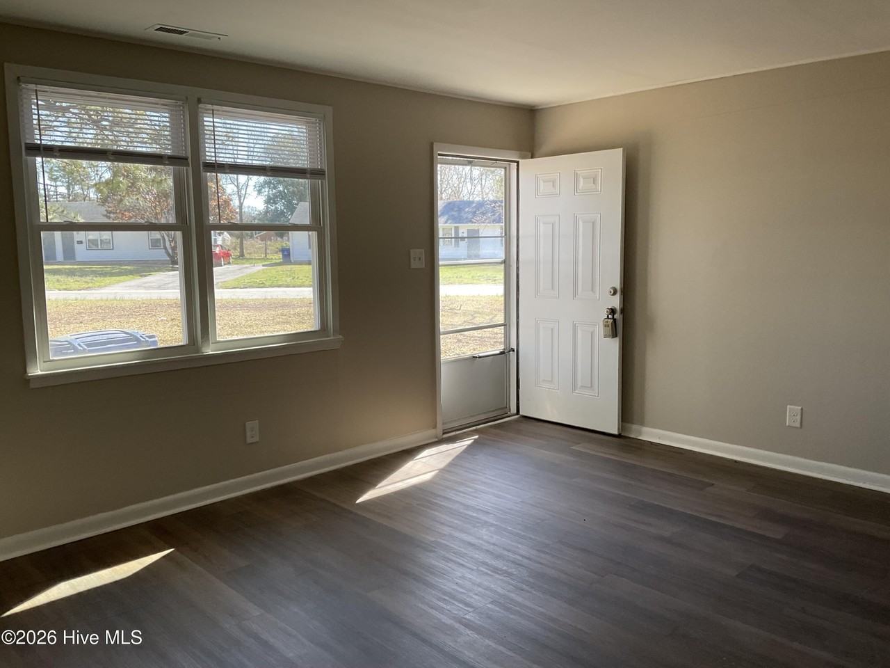 503 Elm St - Photo 2 of 10