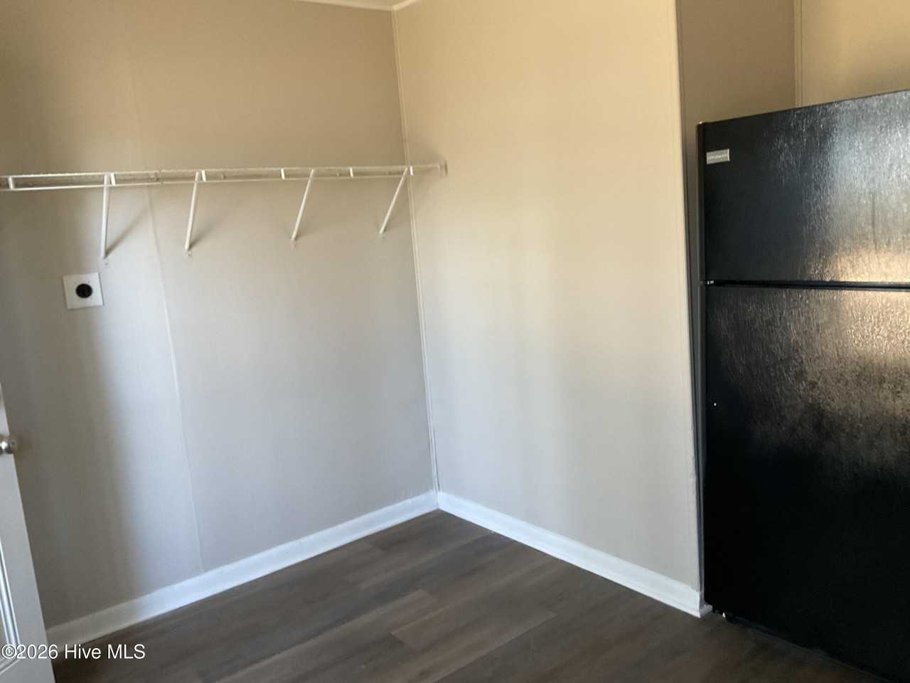 503 Elm St - Photo 4 of 10