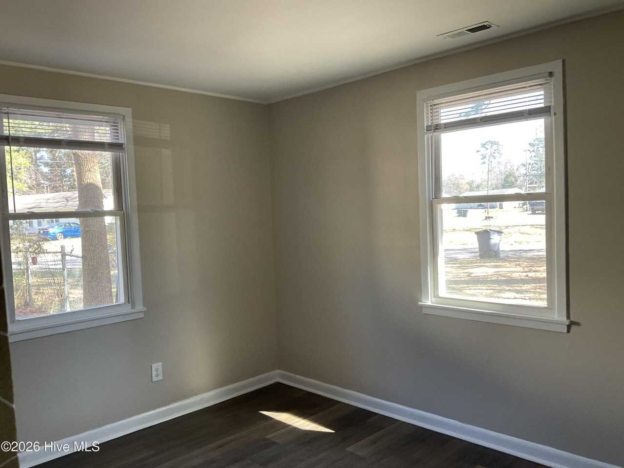 503 Elm St - Photo 6 of 10