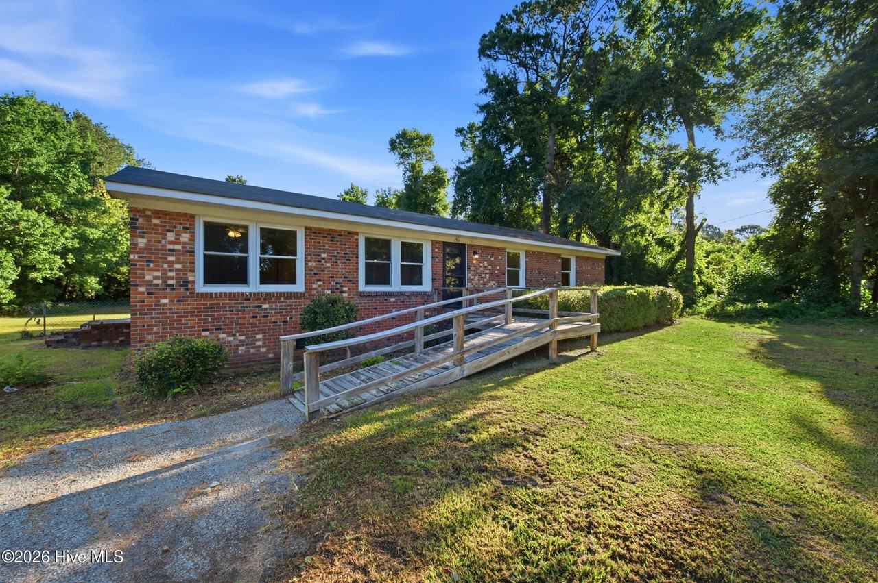 130 Mohican Trl - Photo 3 of 50