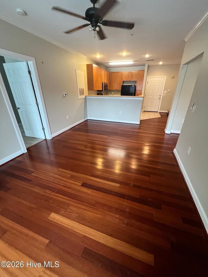 2808 Bloomfield Ln #205 - Photo 7 of 17