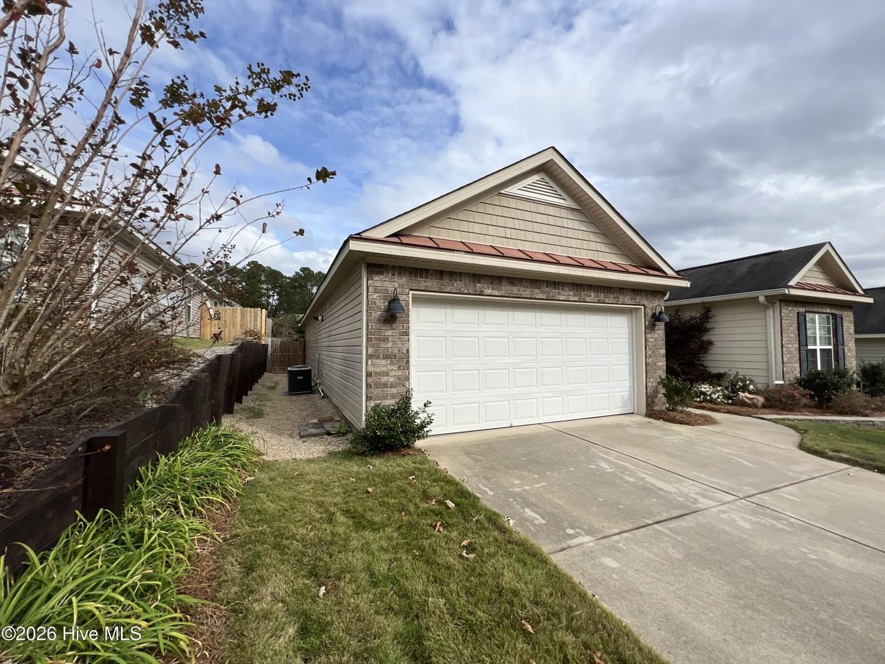 729 Wickham Dr - Photo 4 of 36