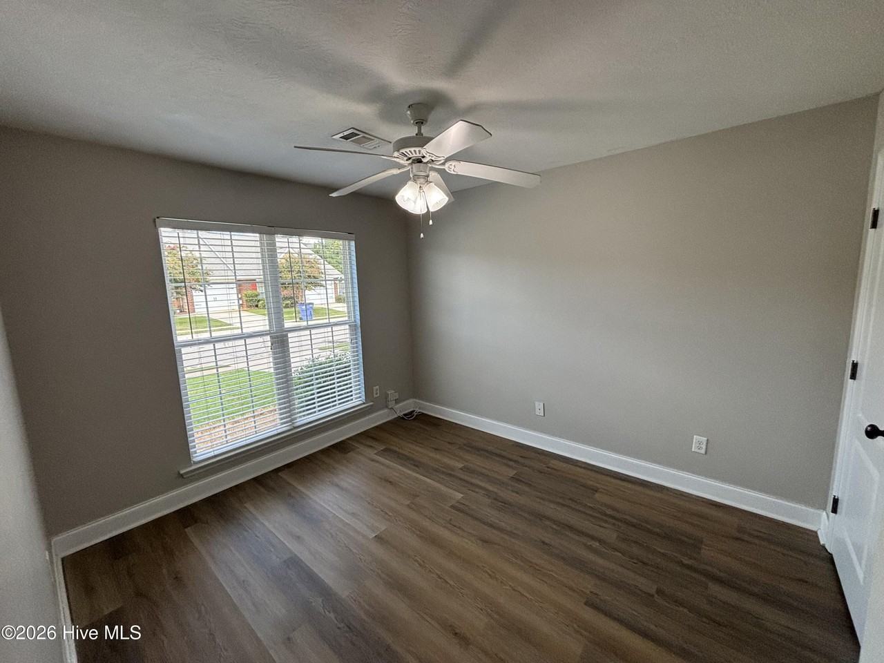 832 Bryan Cir - Photo 3 of 13