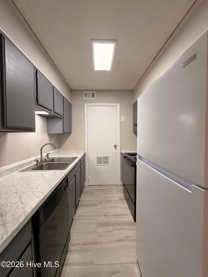 2219 Walden Dr #C4 - Photo 5 of 8