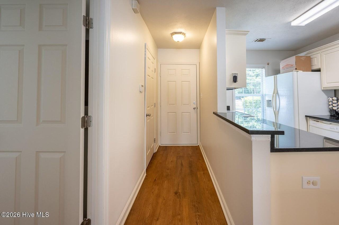 1204 Longpoint Dr - Photo 2 of 18