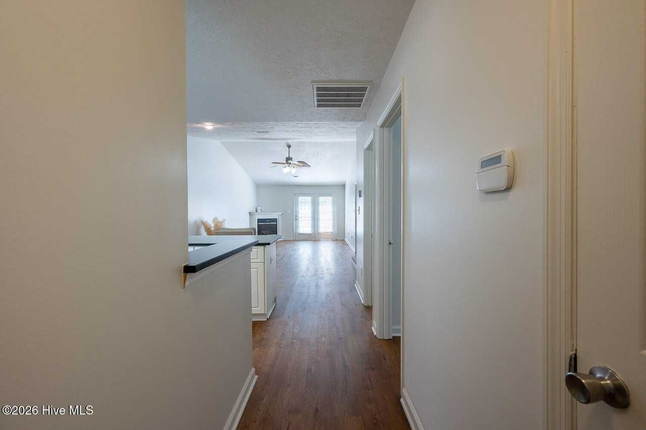 1204 Longpoint Dr - Photo 3 of 18