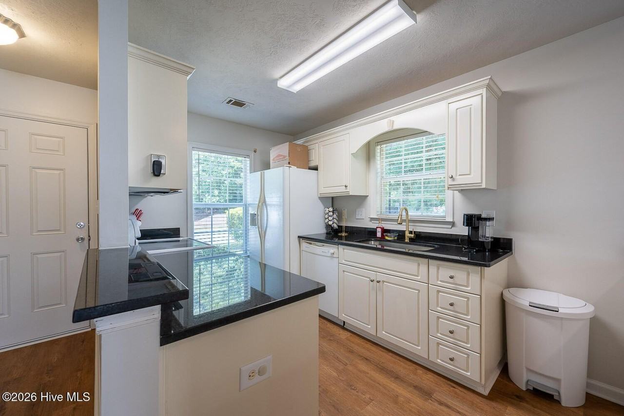 1204 Longpoint Dr - Photo 4 of 18