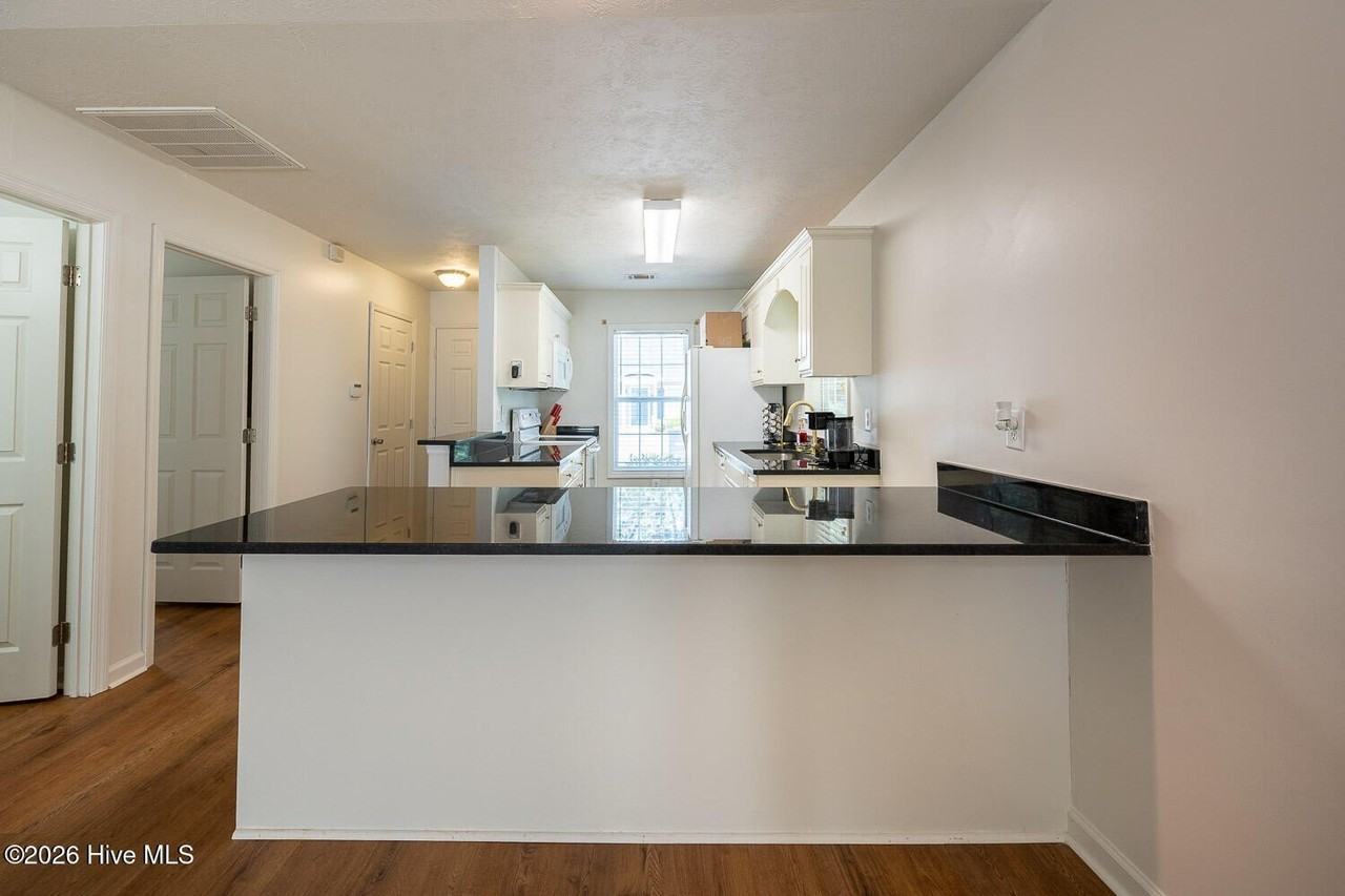 1204 Longpoint Dr - Photo 5 of 18