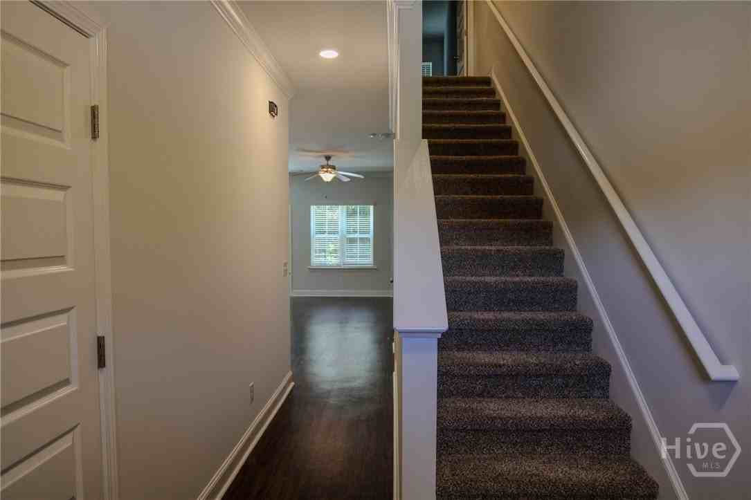 121 Horizon Ln - Photo 3 of 32