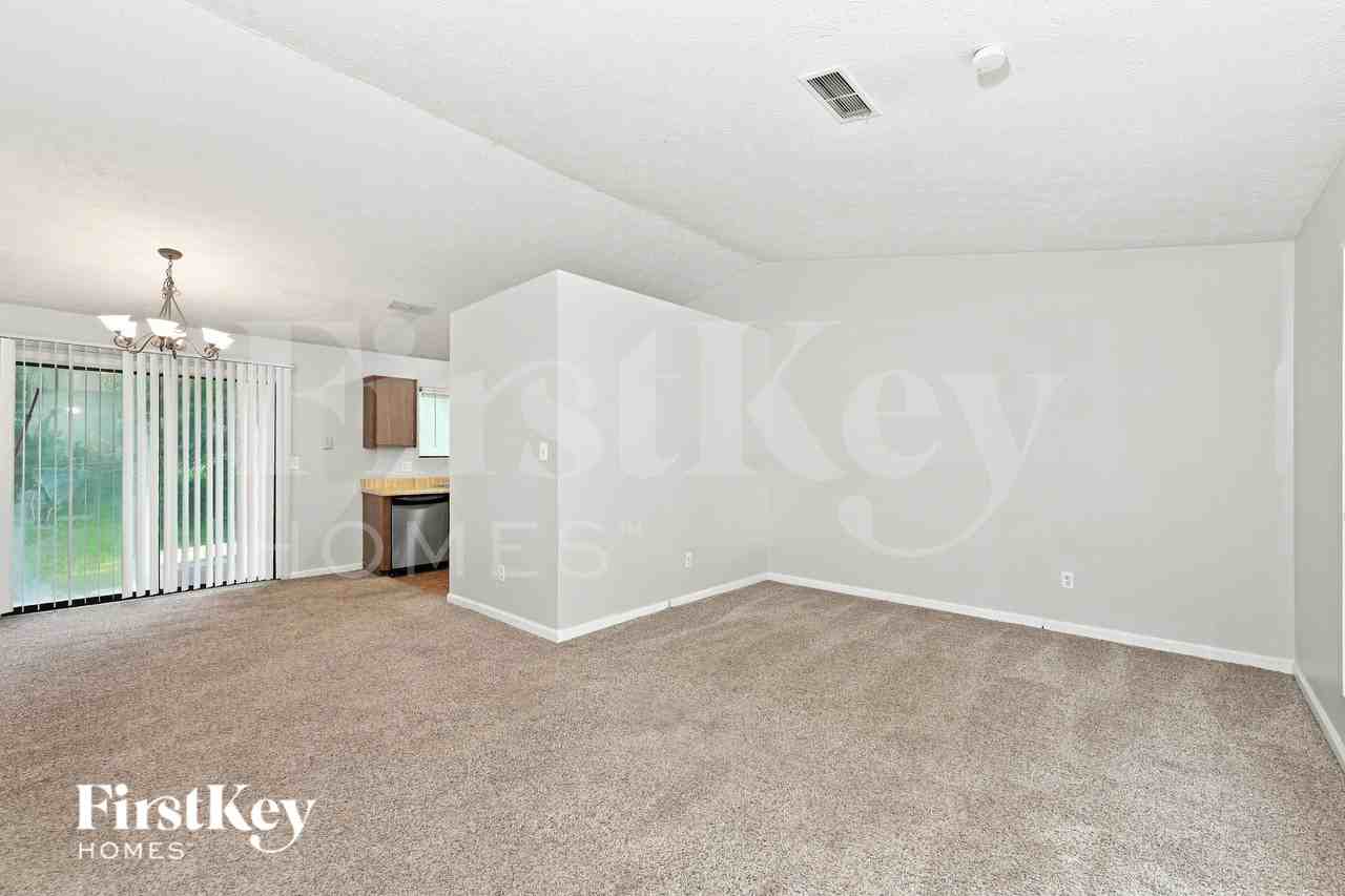 5102 Galbraith Cir - Photo 2 of 16