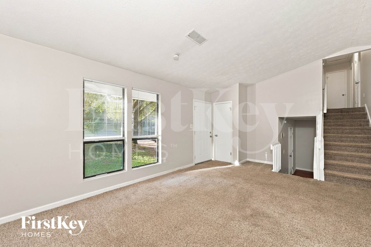 5102 Galbraith Cir - Photo 3 of 16