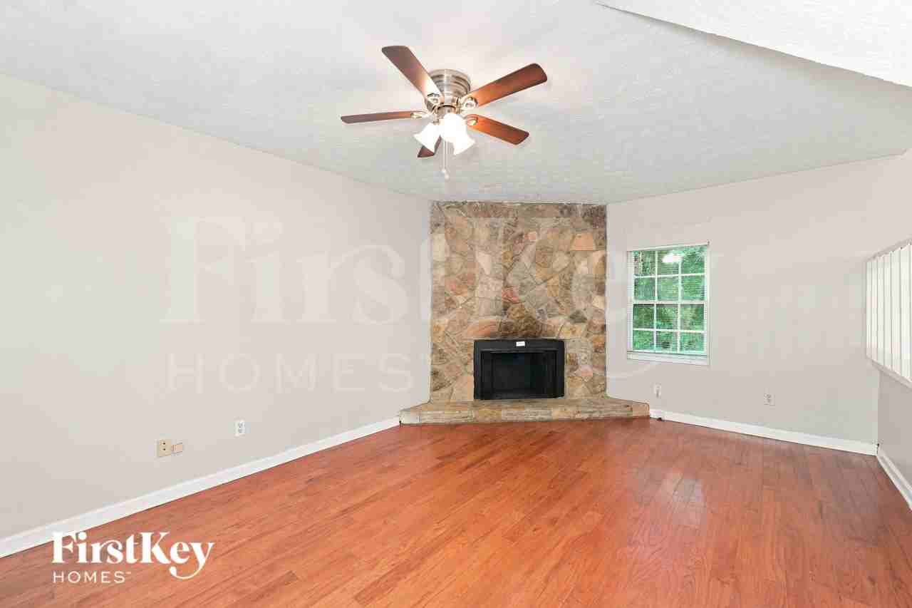5102 Galbraith Cir - Photo 4 of 16