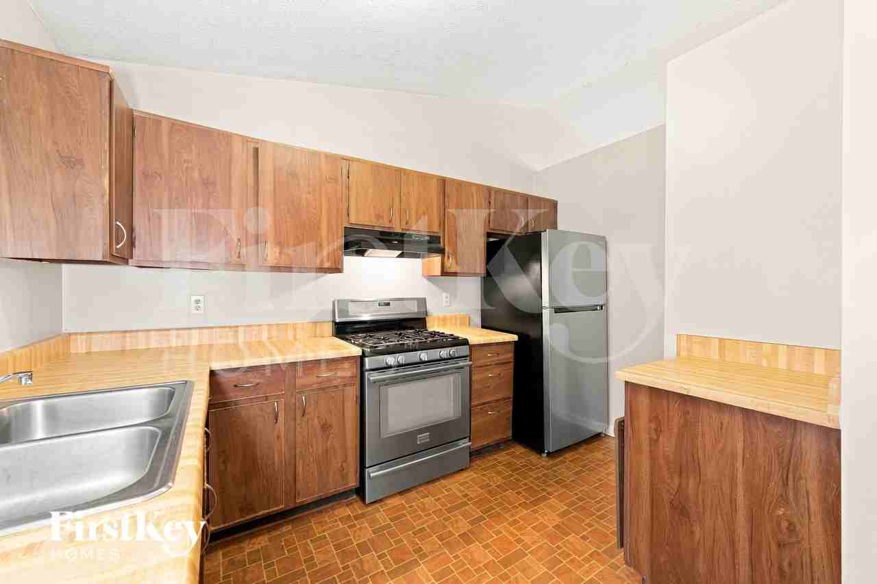 5102 Galbraith Cir - Photo 7 of 16