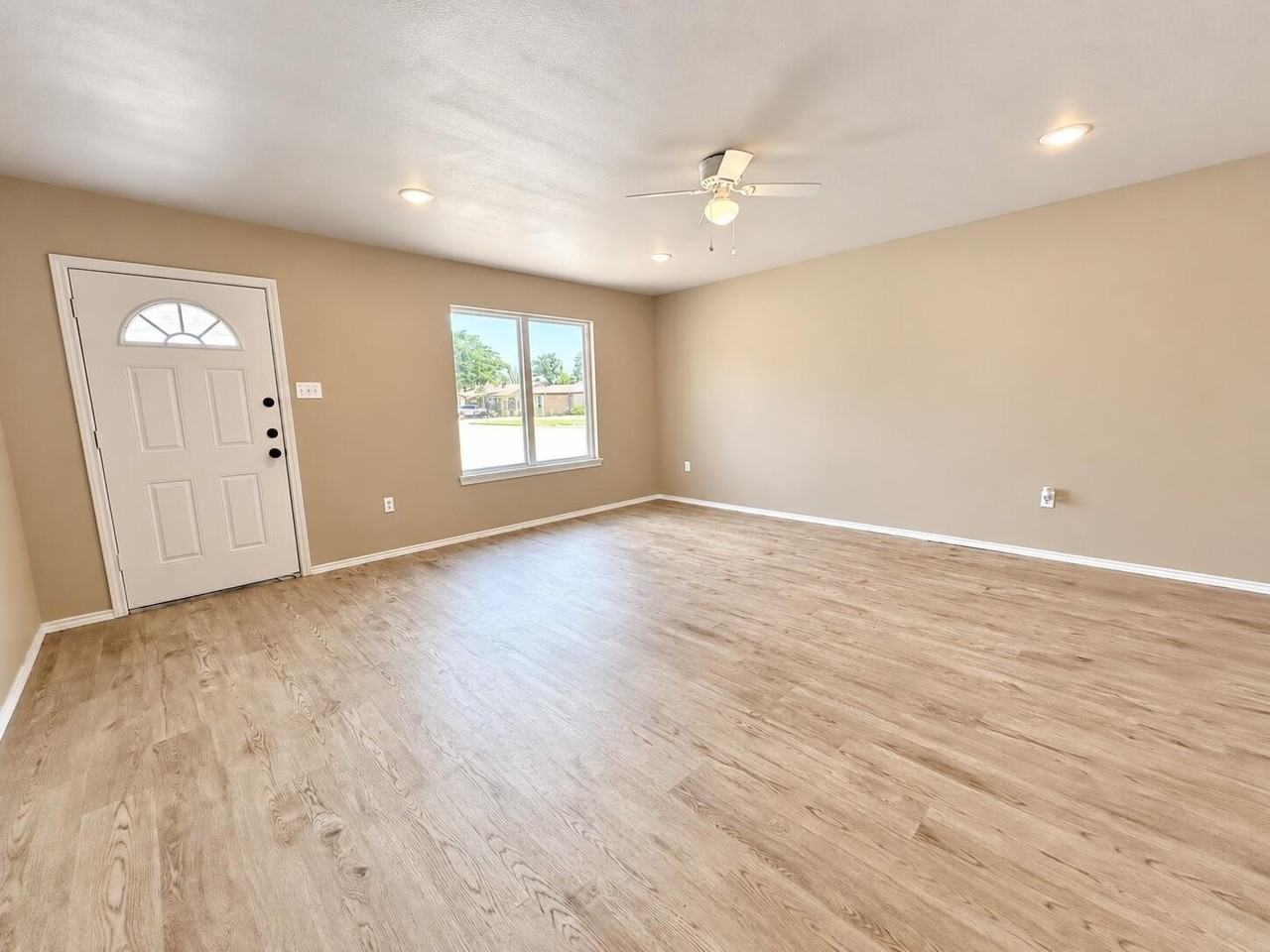 2501 Avenue N - Photo 4 of 12