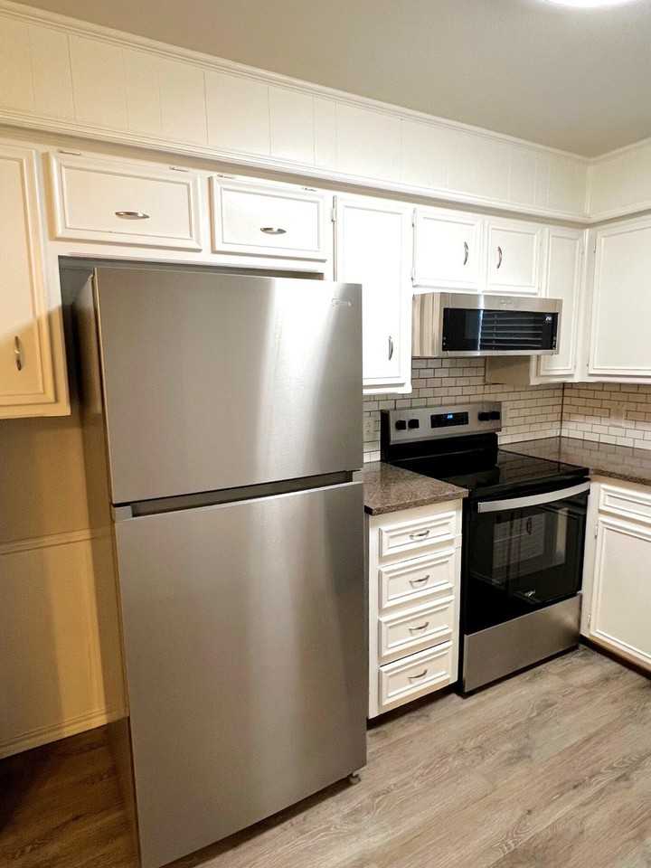 7504 Avenue W #A - Photo 4 of 17