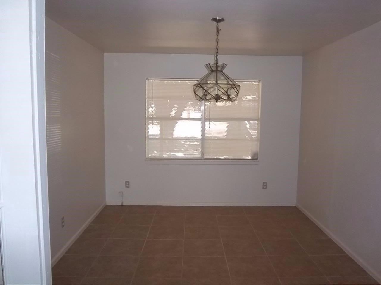 5437 47th St - Photo 3 of 9