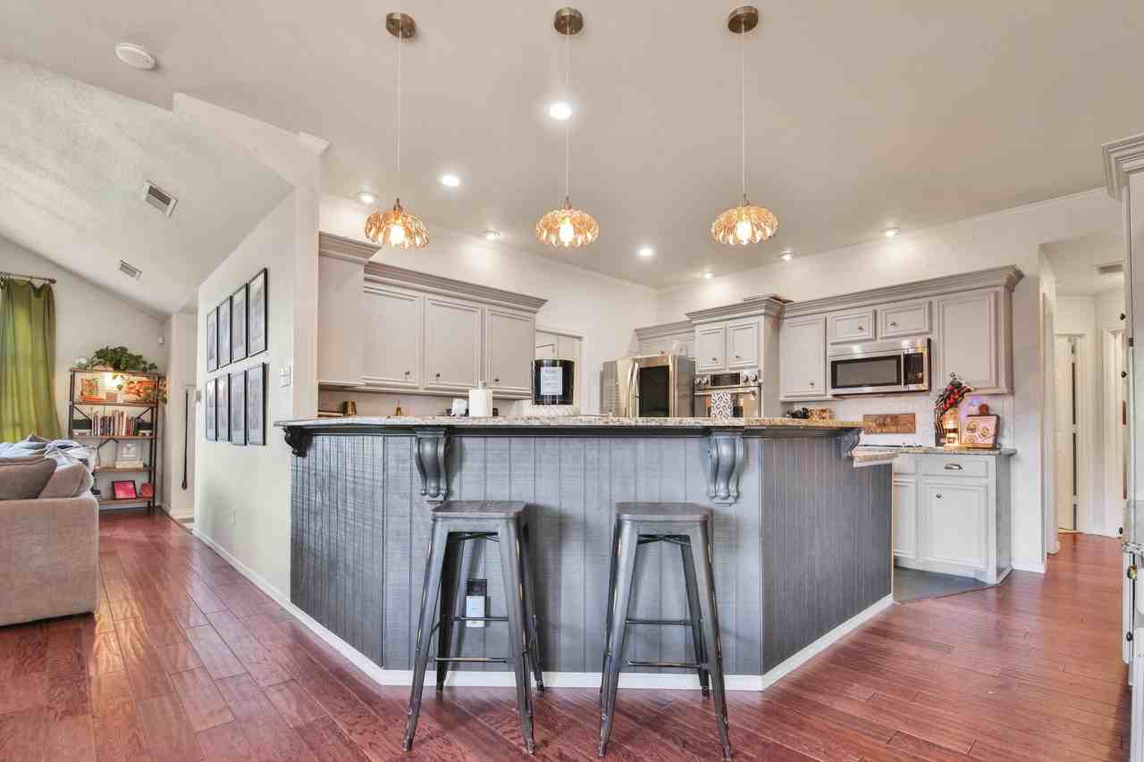 6018 74th St - Photo 6 of 18