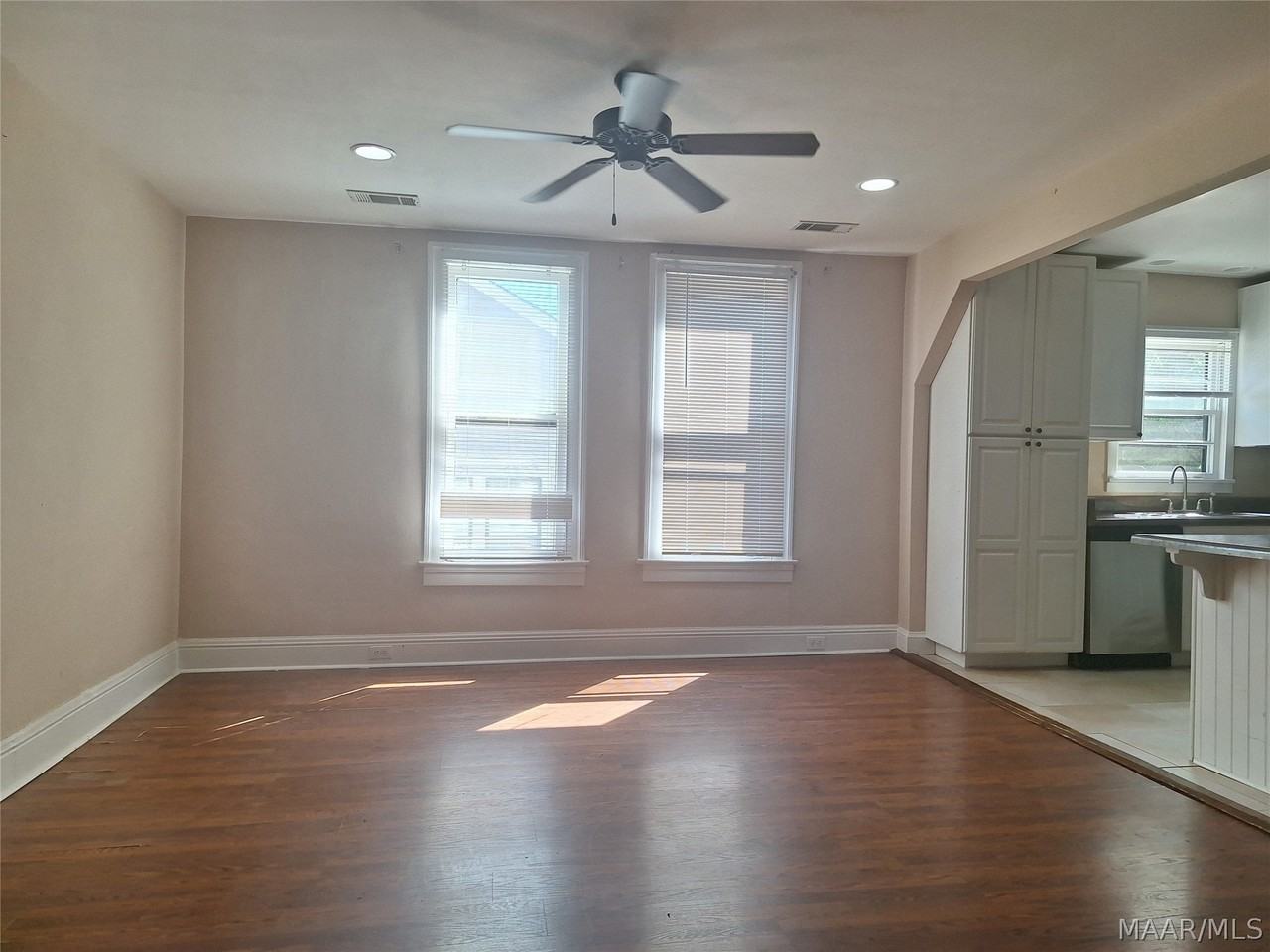 2024 Winona Ave - Photo 4 of 25