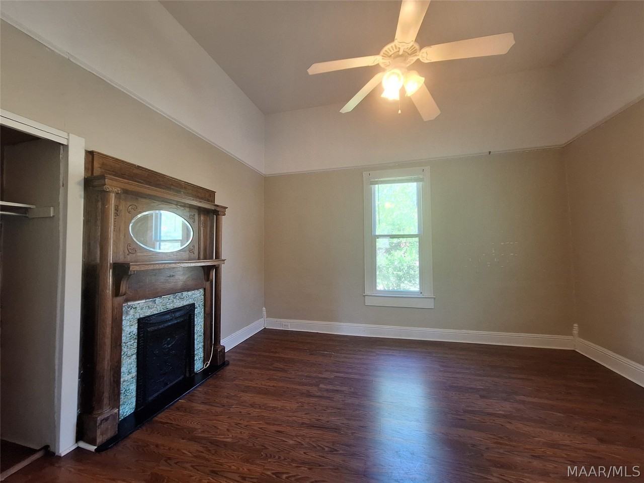 2024 Winona Ave - Photo 5 of 25