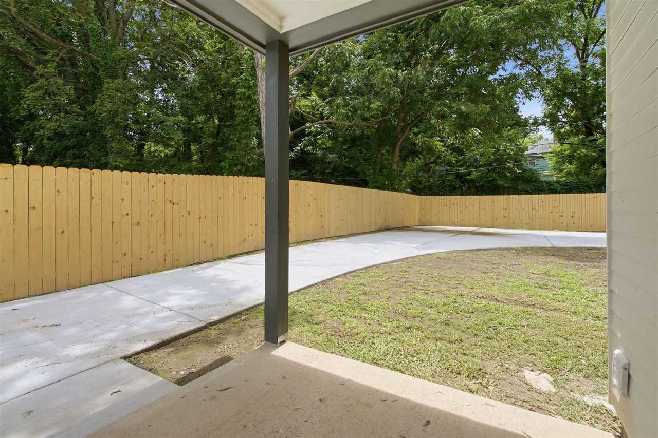 1211 Snowden Ave - Photo 2 of 29