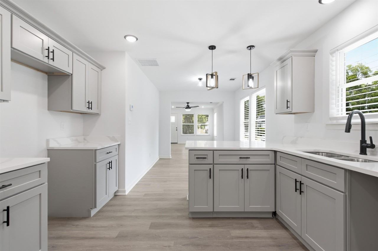 1211 Snowden Ave - Photo 7 of 29