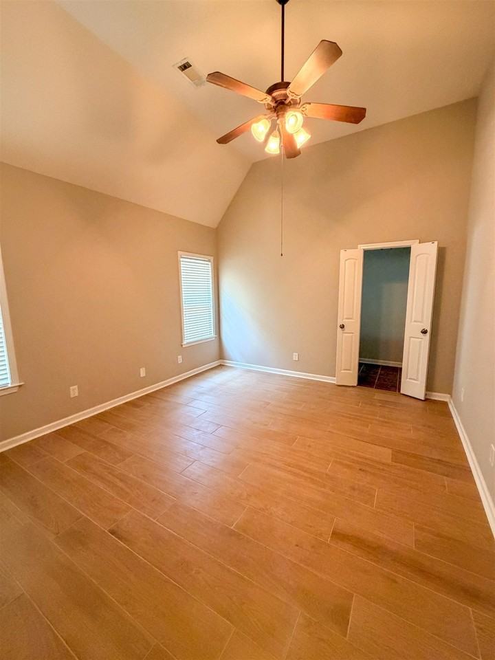 10228 Morning Hill Dr - Photo 4 of 10