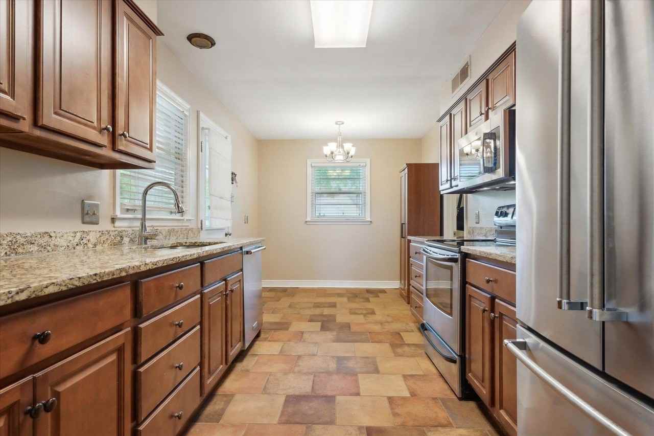 336 Mcelroy Rd - Photo 7 of 26