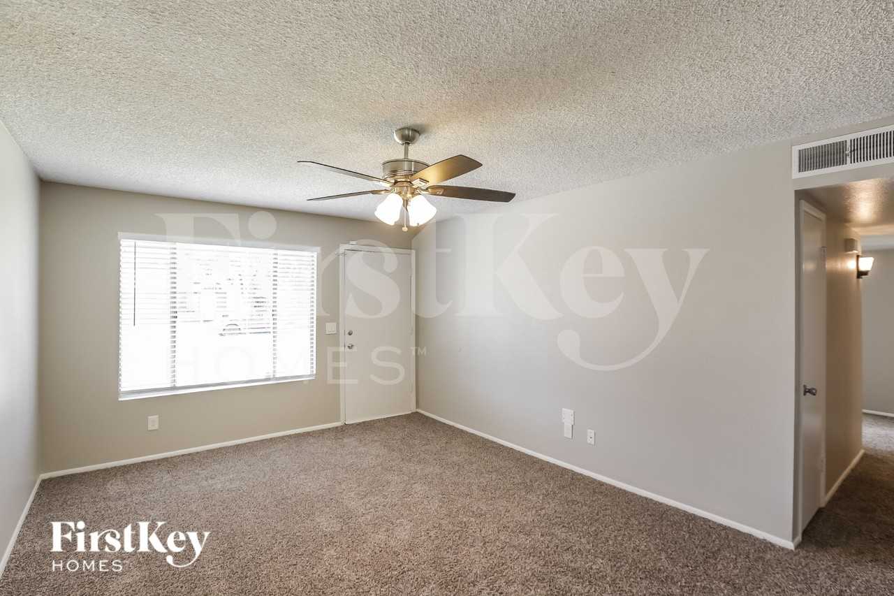 4216 W Royal Palm Rd - Photo 3 of 16