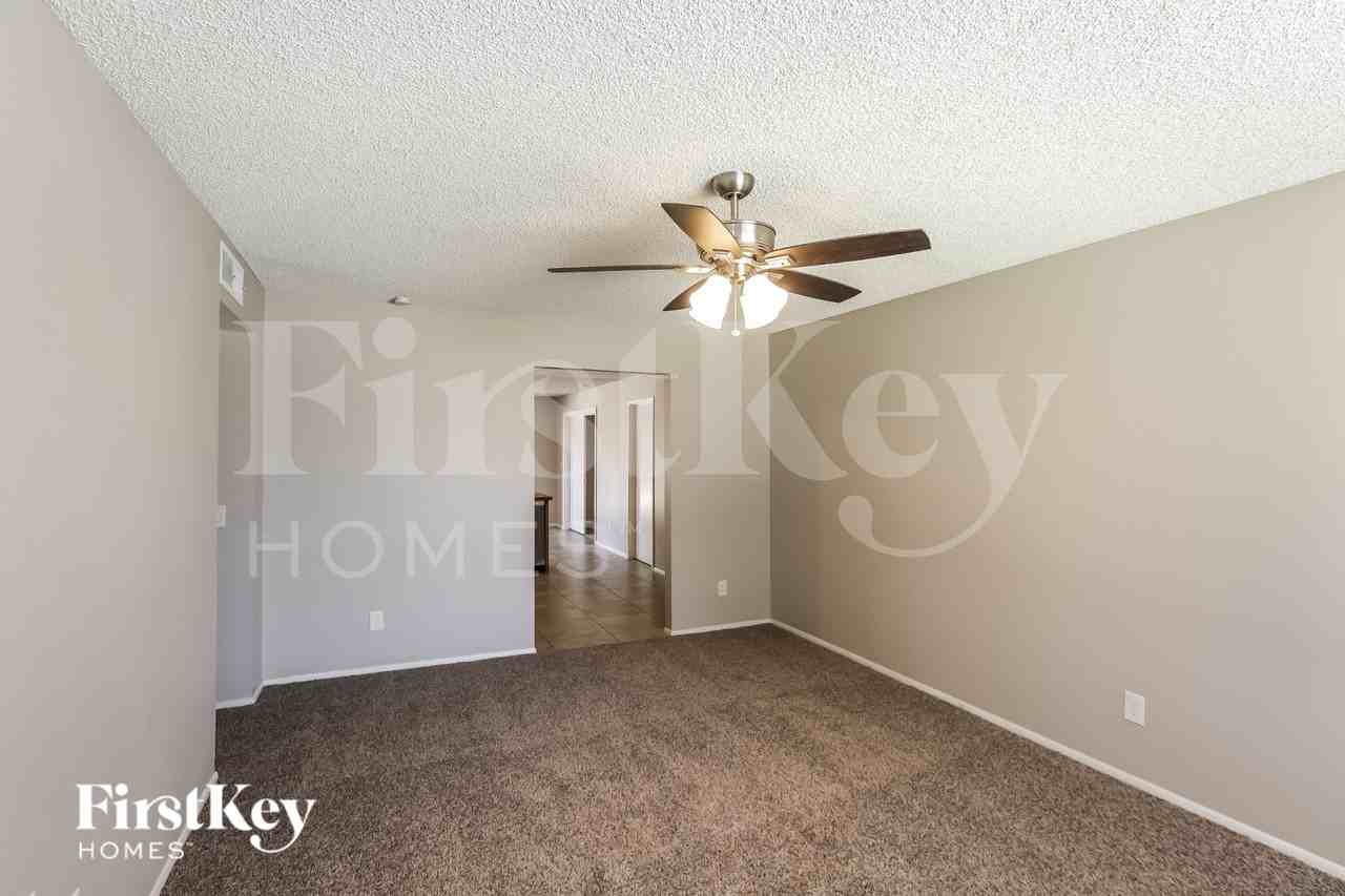 4216 W Royal Palm Rd - Photo 4 of 16
