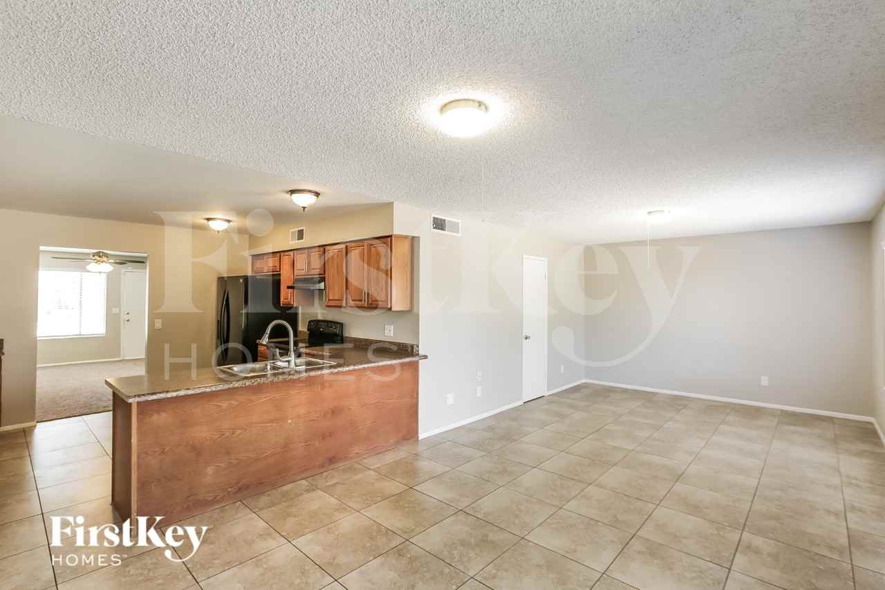 4216 W Royal Palm Rd - Photo 7 of 16