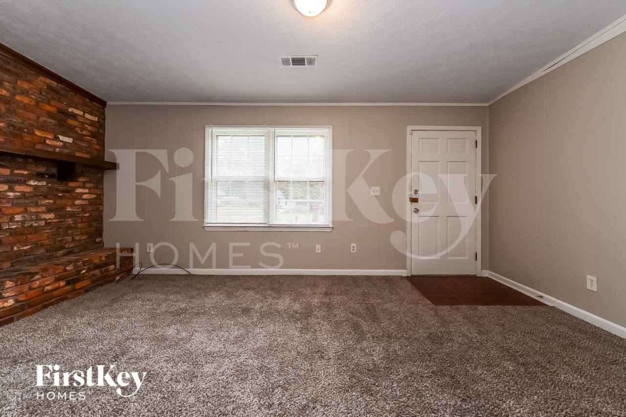 3981 Leisure Ct Se - Photo 2 of 15
