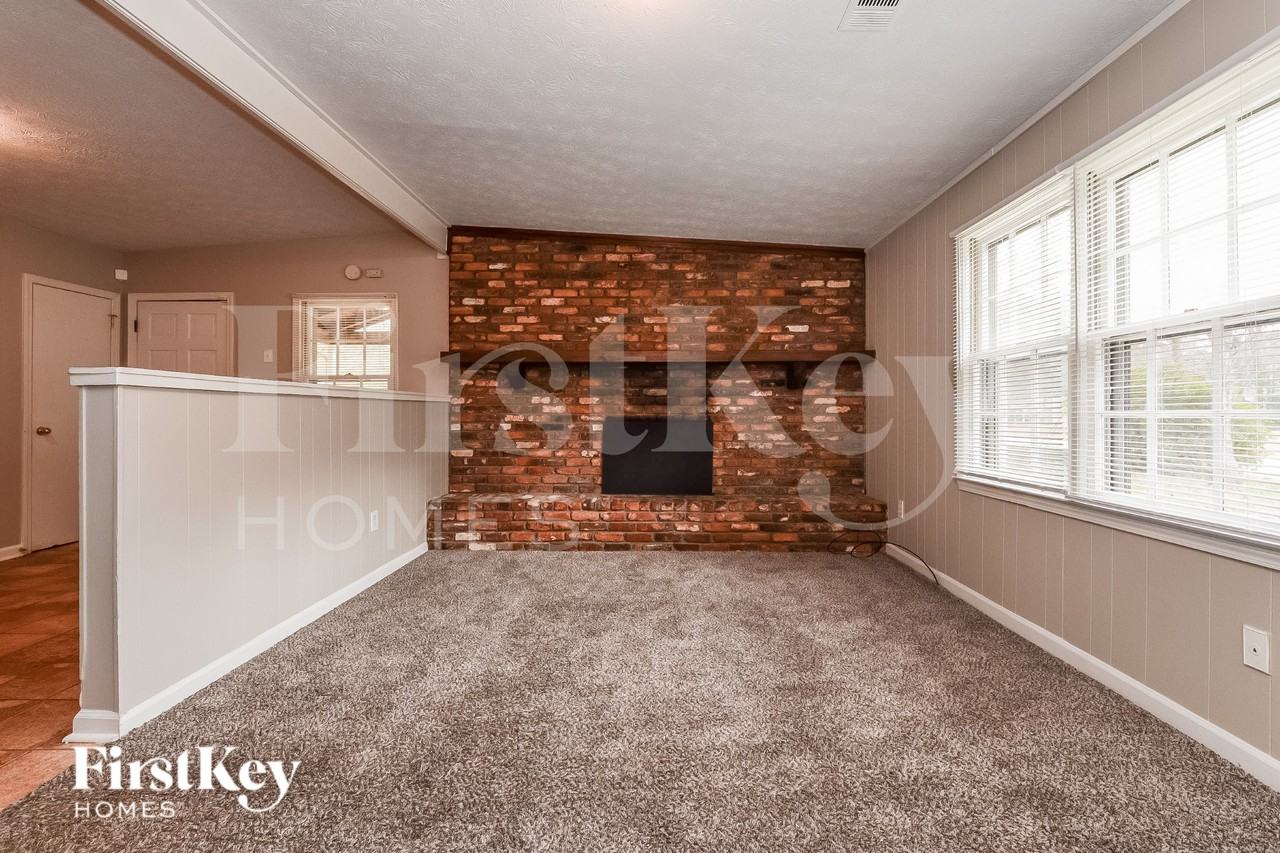 3981 Leisure Ct Se - Photo 3 of 15