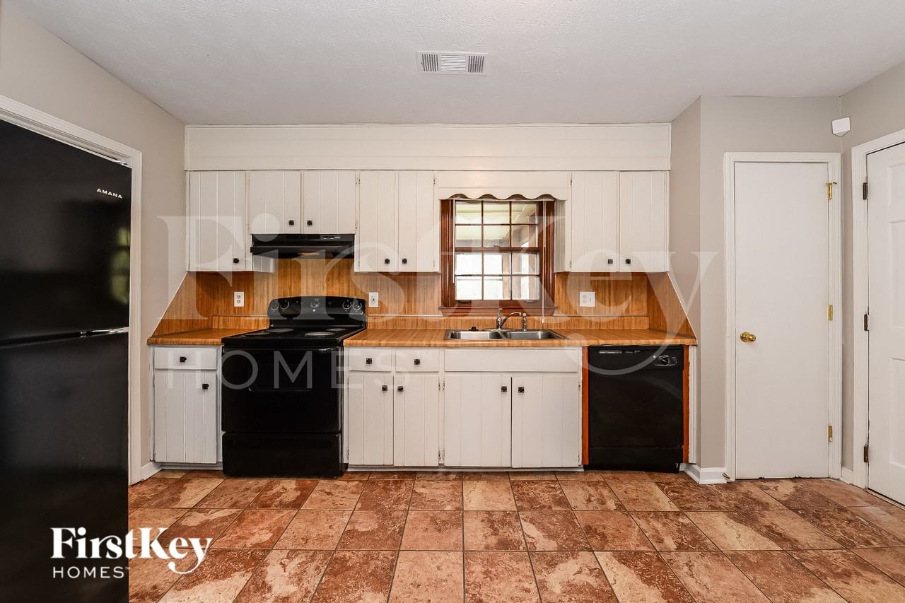 3981 Leisure Ct Se - Photo 4 of 15