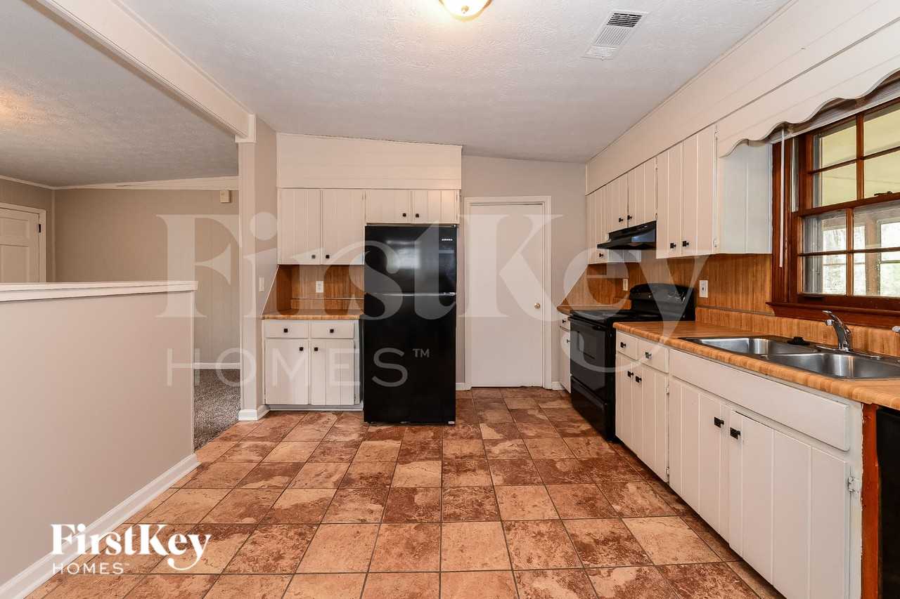 3981 Leisure Ct Se - Photo 5 of 15