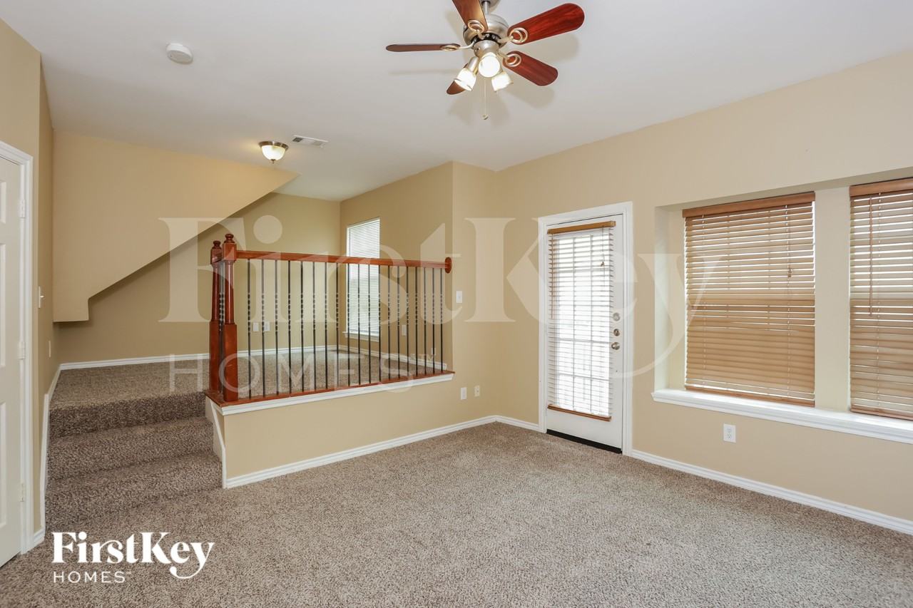 3966 Oceanside Dr - Photo 3 of 17
