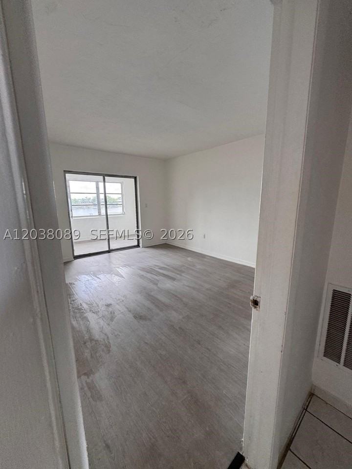 18700 Ne 3rd Ct #626 - Photo 5 of 9