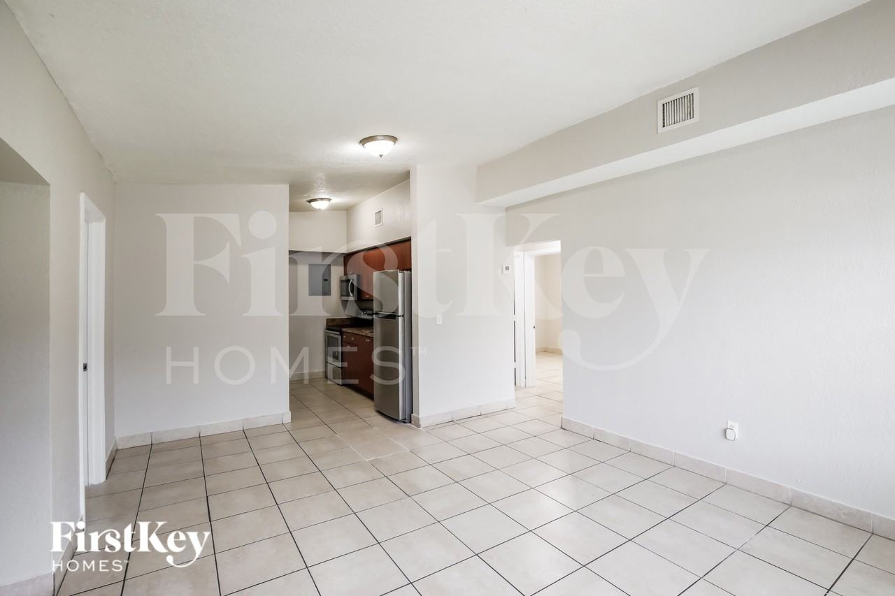 3611 Nw 178th St - Photo 3 of 17