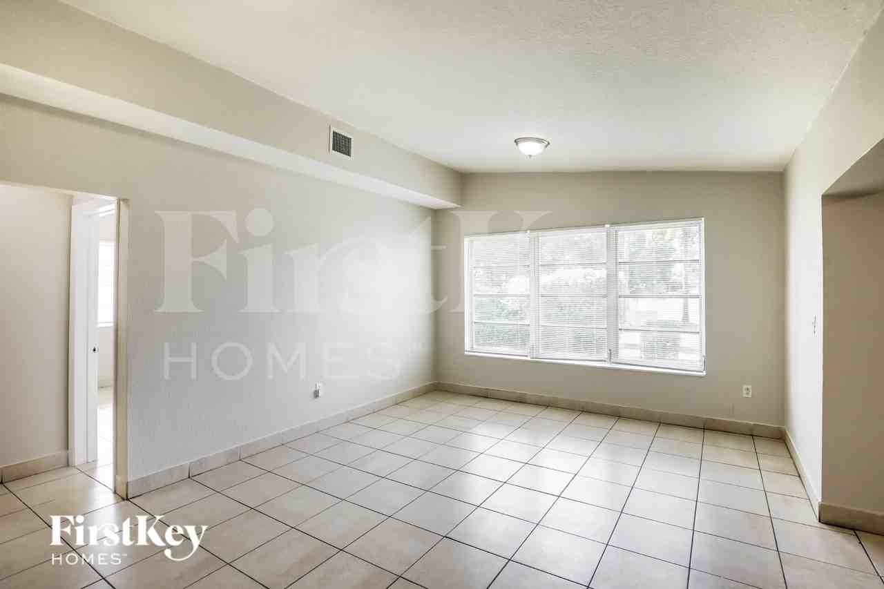 3611 Nw 178th St - Photo 4 of 17