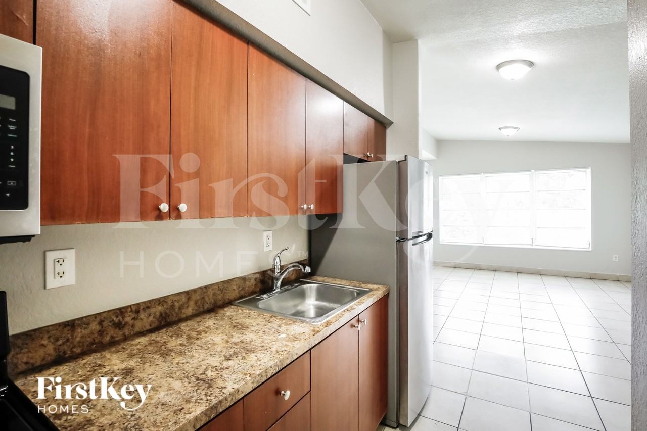 3611 Nw 178th St - Photo 5 of 17