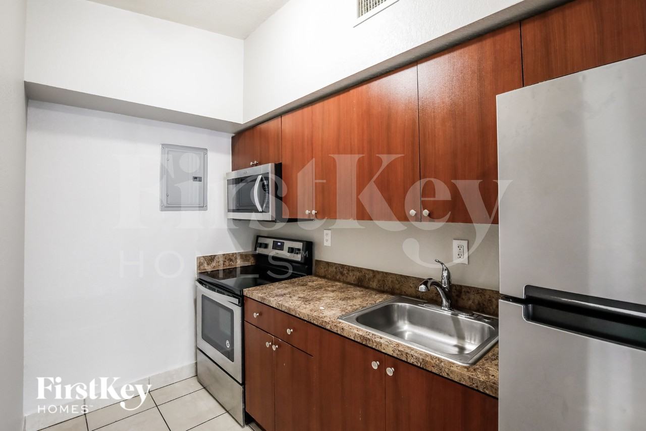 3611 Nw 178th St - Photo 6 of 17