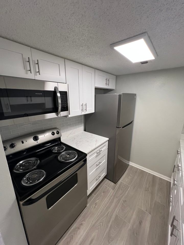 334 48th Ave N #230 - Photo 5 of 13