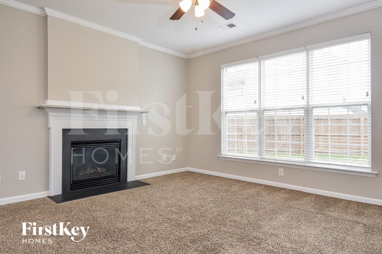 3363 Barnsdale Dr - Photo 3 of 15